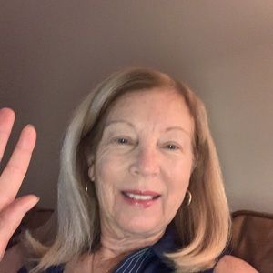 Meet your Posher, Debbie